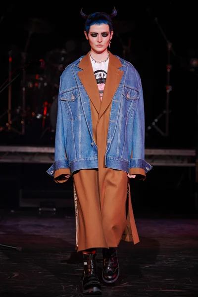 Look 49